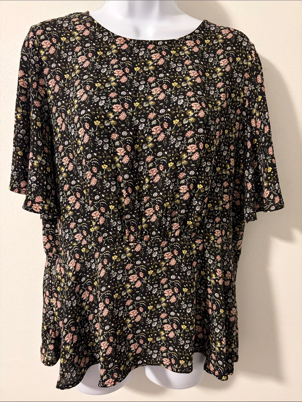 LOFT Black Floral Flutter-Sleeve Peplum Top